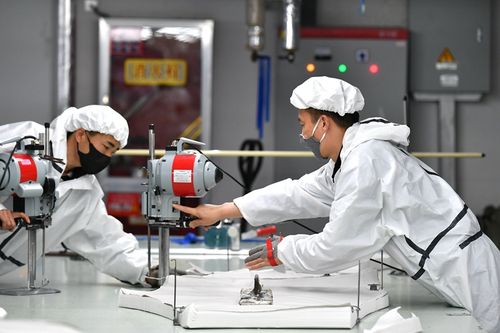 陕西咸阳:服装企业转产保障防疫物资供应